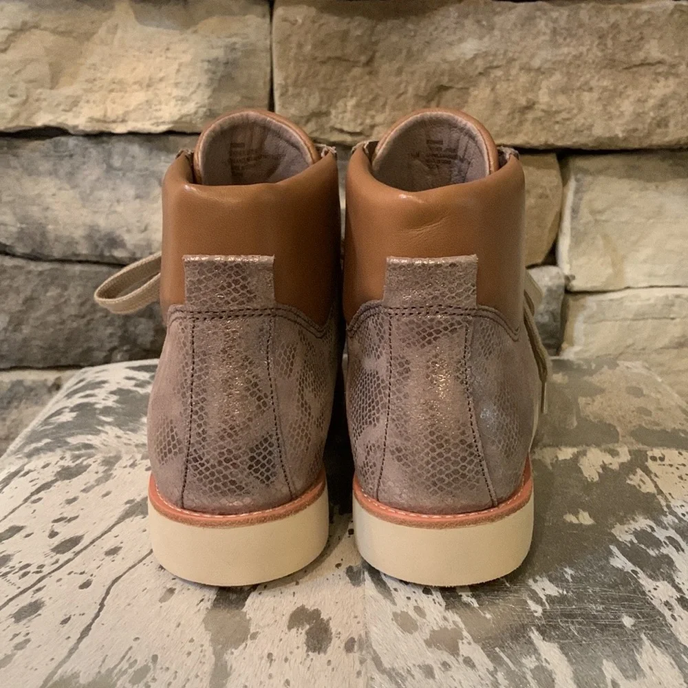 BIONICA Natick Taupe Snakeskin Metallic Hiking Boots 7.5 - Picture 3 of 10